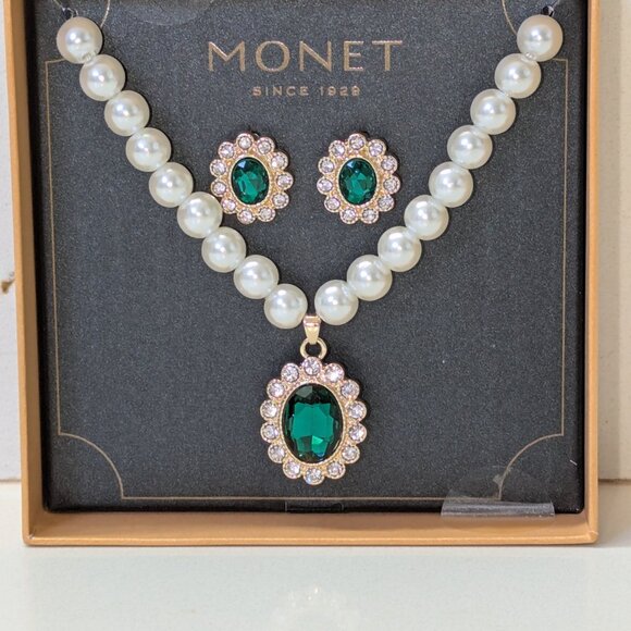 Monet Pearl and Green Necklace Set - Picture 5 of 6